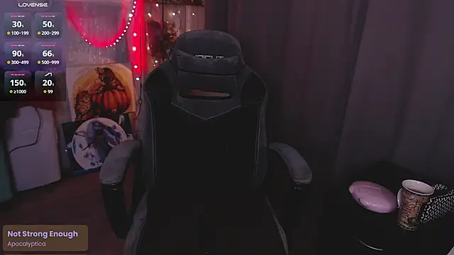 Snapshot of lissamuff chatting on 11.13.25 lissamuff online show from 11.13.25