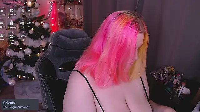 Snapshot of lissamuff chatting on 12.18.25 lissamuff online show from 12.18.25