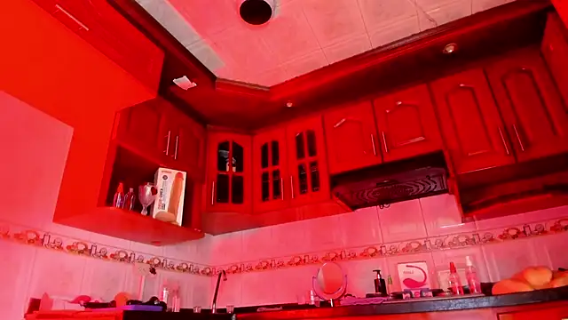 LaureenHills online show from 02.25.25