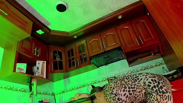 LaureenHills online show from 03.20.25