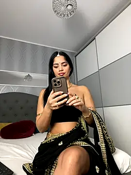 Snapshot of _adelle chatting on 11.08.25 adelle online show from 11.08.25