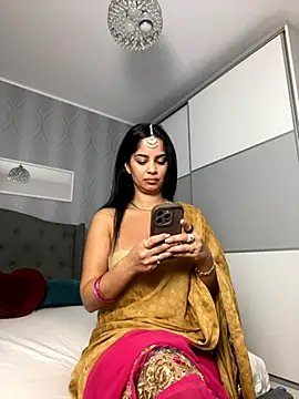 Snapshot of _adelle chatting on 11.15.25 adelle online show from 11.15.25