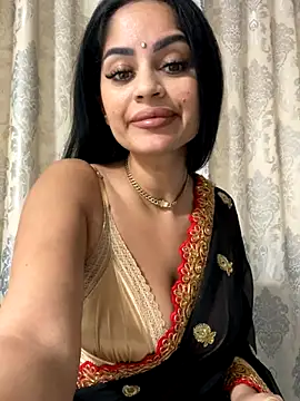 Snapshot of _adelle chatting on 11.22.25 adelle online show from 11.22.25