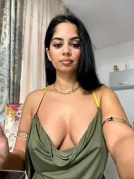 Snapshot of _adelle chatting on 11.28.25 adelle online show from 11.28.25