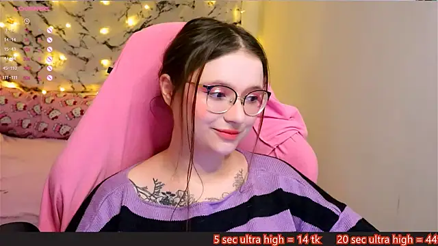 Snapshot of me__hanna chatting on 01.18.25 me hanna online show from 01.18.25