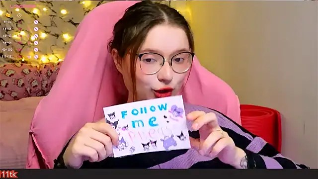 Snapshot of me__hanna chatting on 01.20.25 me hanna online show from 01.20.25