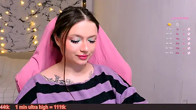 Snapshot of me__hanna chatting on 02.15.25 me hanna online show from 02.15.25