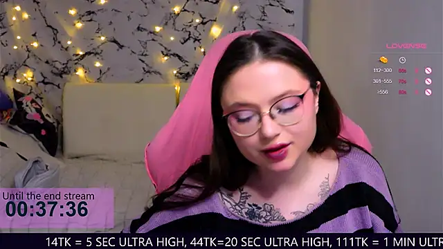 Snapshot of me__hanna chatting on 02.28.25 me hanna online show from 02.28.25