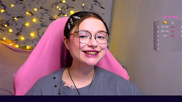 Snapshot of me__hanna chatting on 03.13.25 me hanna online show from 03.13.25