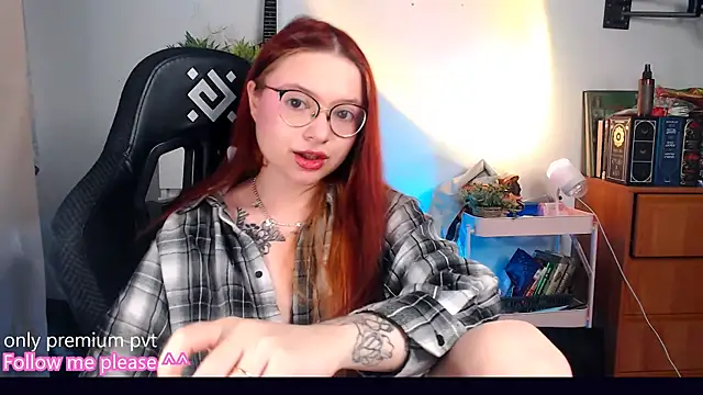 Snapshot of me__hanna chatting on 09.29.25 me hanna online show from 09.29.25