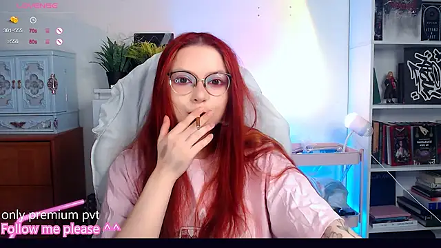 Snapshot of me__hanna chatting on 10.29.25 me hanna online show from 10.29.25