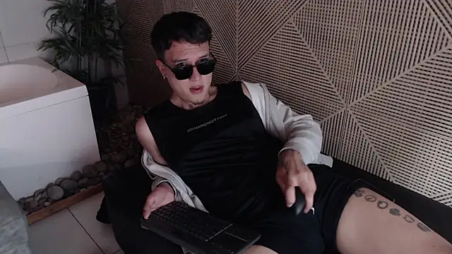 Snapshot of MrUniverse_ chatting on 12.09.24 MrUniverse online show from 12.09.24