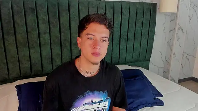 Snapshot of MrUniverse_ chatting on 02.08.25 MrUniverse online show from 02.08.25