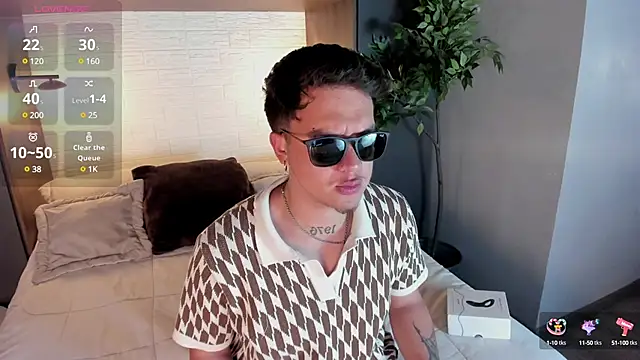 Snapshot of MrUniverse_ chatting on 02.26.25 MrUniverse online show from 02.26.25