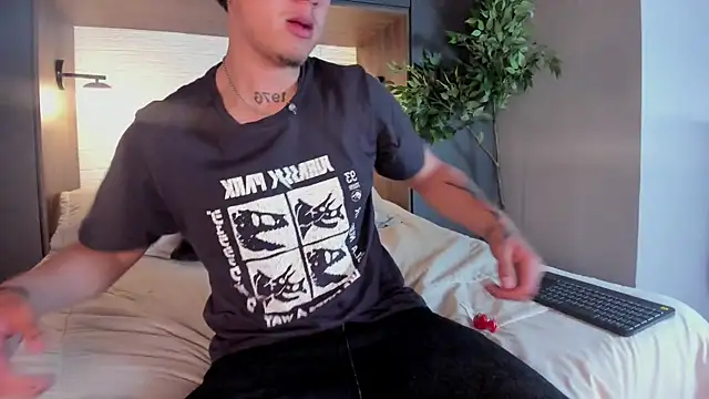 Snapshot of MrUniverse_ chatting on 02.28.25 MrUniverse online show from 02.28.25