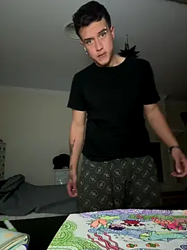 Snapshot of MrUniverse_ chatting on 11.21.25 MrUniverse online show from 11.21.25