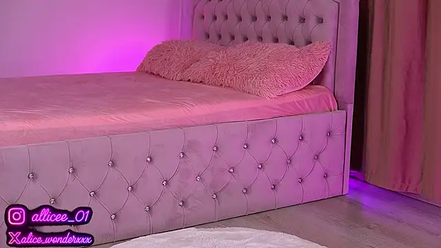 VanessaSimon online show from 09.17.25