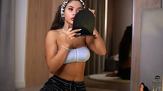 VanessaSimon online show from 05.06.26