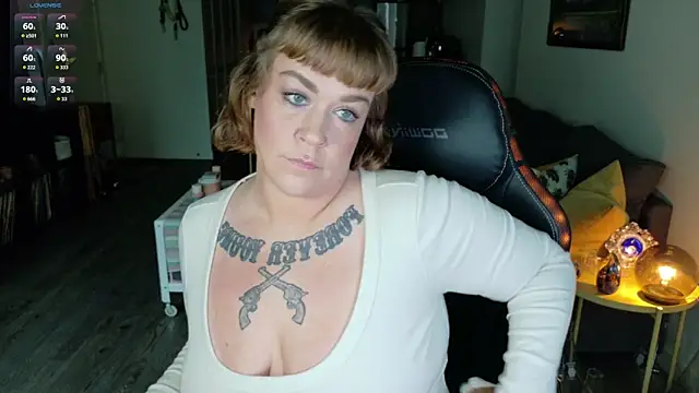 Snapshot of WendyDarling chatting on 10.01.25 WendyDarling online show from 10.01.25