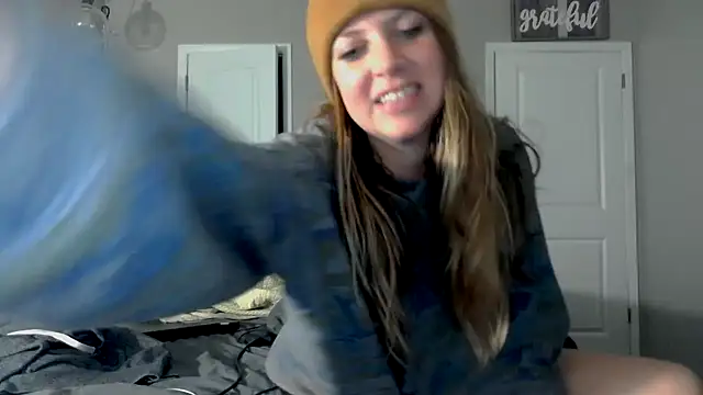 molly witha chance online show from 10.12.25