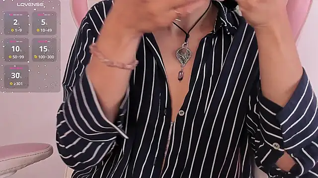 YenniferCurly online show from 01.05.25