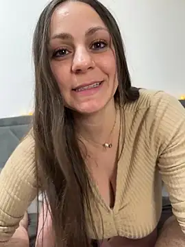 Snapshot of Loella-Rose chatting on 02.21.26 Loella-Rose online show from 02.21.26