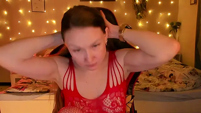 Snapshot of desperatehousewife__ chatting on 06.29.26 desperatehousewife online show from 06.29.26