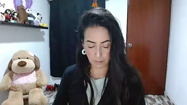 Snapshot of ella_peck chatting on 02.13.25 ella peck online show from 02.13.25