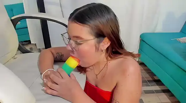 Snapshot of maddy066 chatting on 03.11.25 maddy066 online show from 03.11.25