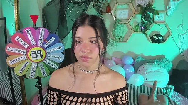 Snapshot of MiaaRose chatting on 02.11.25 MiaaRose online show from 02.11.25