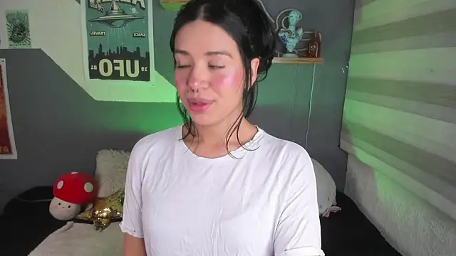 Snapshot of MiaaRose chatting on 10.04.25 MiaaRose online show from 10.04.25