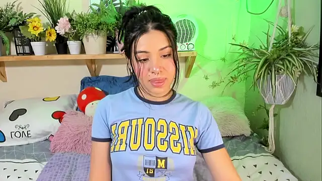 Snapshot of MiaaRose chatting on 10.21.25 MiaaRose online show from 10.21.25