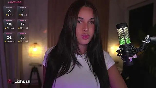 Snapshot of Lizhush_ chatting on 01.05.25 Lizhush  online show from 01.05.25