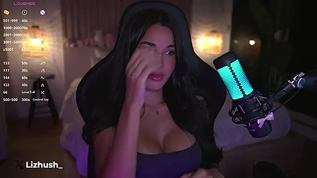 Snapshot of Lizhush_ chatting on 02.18.25 Lizhush  online show from 02.18.25