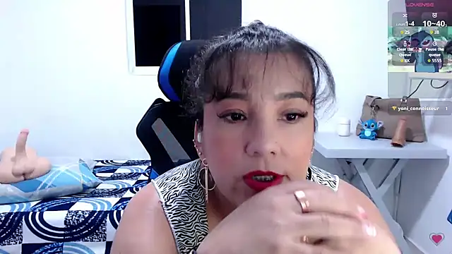 mom hot   online show from 04.27.26