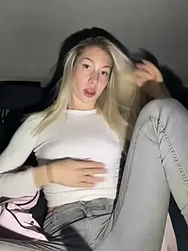 Snapshot of LuisaBecker chatting on 01.13.25 LuisaBecker online show from 01.13.25