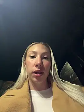 Snapshot of LuisaBecker chatting on 02.13.25 LuisaBecker online show from 02.13.25