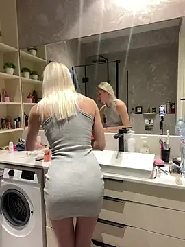 Snapshot of LuisaBecker chatting on 02.27.25 LuisaBecker online show from 02.27.25