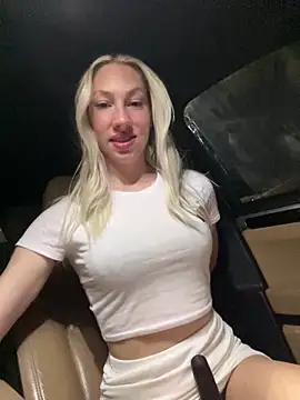 Snapshot of LuisaBecker chatting on 03.14.25 LuisaBecker online show from 03.14.25