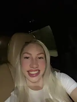 Snapshot of LuisaBecker chatting on 03.15.25 LuisaBecker online show from 03.15.25