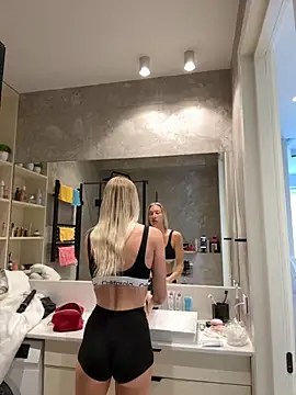 Snapshot of LuisaBecker chatting on 09.09.25 LuisaBecker online show from 09.09.25