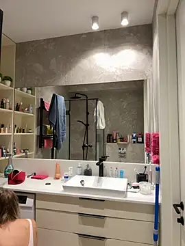 Snapshot of LuisaBecker chatting on 09.12.25 LuisaBecker online show from 09.12.25