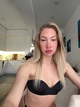 Snapshot of LuisaBecker chatting on 03.06.26 LuisaBecker online show from 03.06.26