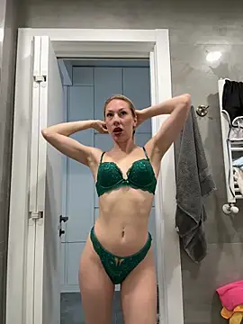 Snapshot of LuisaBecker chatting on 04.05.26 LuisaBecker online show from 04.05.26