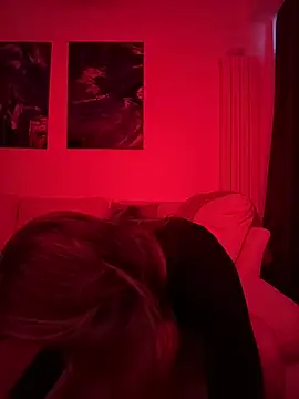 Snapshot of LuisaBecker chatting on 04.06.26 LuisaBecker online show from 04.06.26