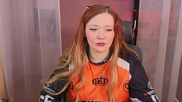 Snapshot of carolina_elf chatting on 02.17.26 carolina elf online show from 02.17.26