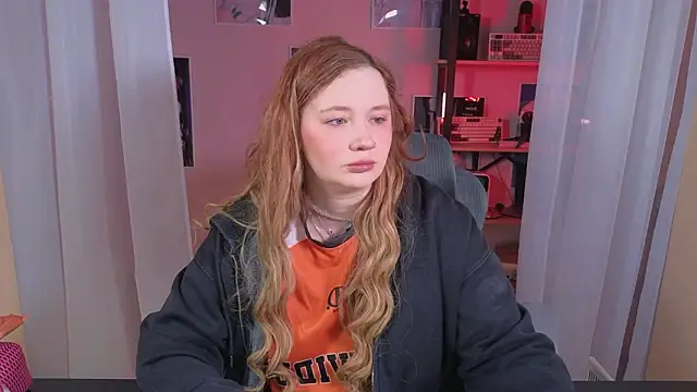 Snapshot of carolina_elf chatting on 02.18.26 carolina elf online show from 02.18.26