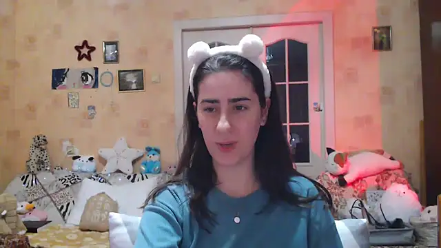 Snapshot of INELIKA chatting on 12.26.24 INELIKA online show from 12.26.24