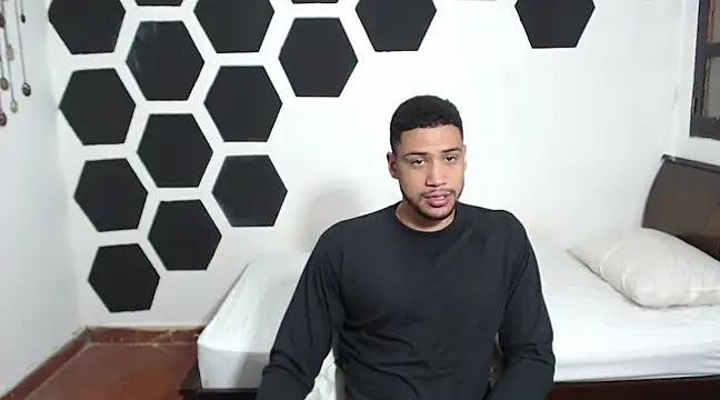 Jhors  Collens online show from 02.07.25