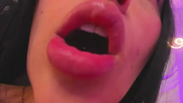 Snapshot of ViolettaHotLatin_ chatting on 07.28.26 ViolettaHotLatin online show from 07.28.26